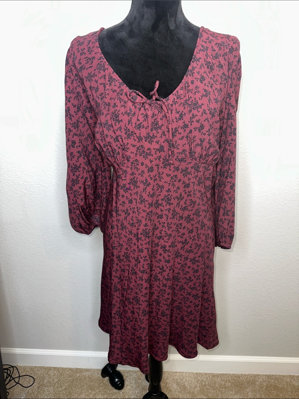 Levi's Rose-Mauve Floral Tie-Neck Long Sleeve Dress
